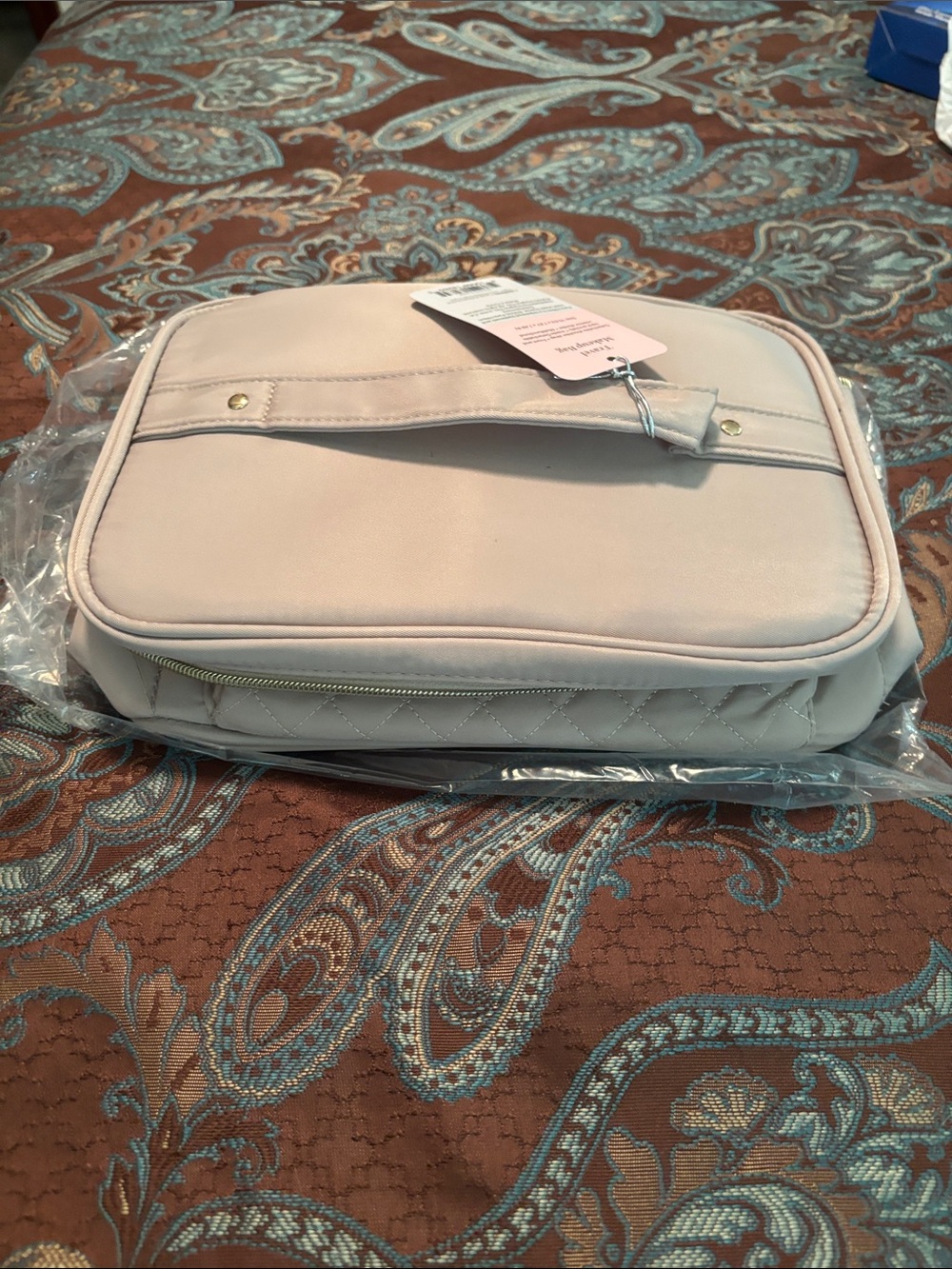 Paris Hilton Quilted Cream Cosmetic Crossbody with Gold Accents - Picture 8 of 8
